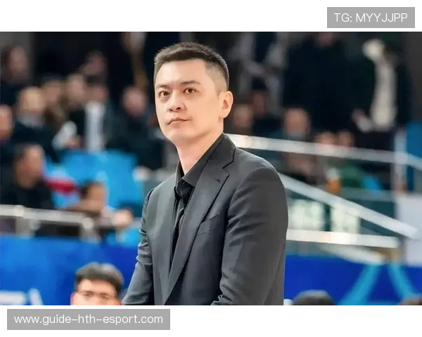 杨鸣狂送签名，辽宁启程鞍山热身赛，李晓旭赵继伟悉数随队，杨鸣辽宁队比赛结果